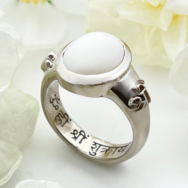 5 to 5.5 Carats - 8 to 8.5 Ratti - White South Sea Pearl for Astrology  Finger ring
