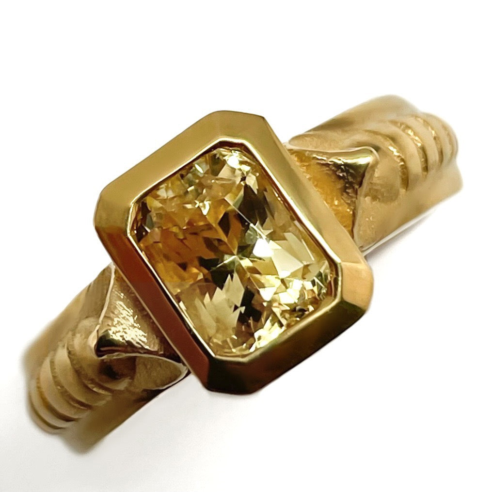 Oocha Mani - Yellow Sapphire 'Naga' Ring for Brihaspati (Jupiter), 22K Gold. Jyotish jewelry. Vedic astrology jewely