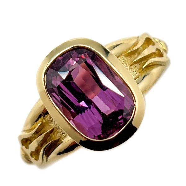 Oocha Mani - Pink Sapphire Ring for Surya (Sun), 18K Gold, Jyotish jewelry. Vedic astrology jewelry