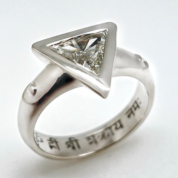 Oocha Mani - Diamond Ring for Shukra (Venus). Jyotish jewelry. Vedic astrology jewelry