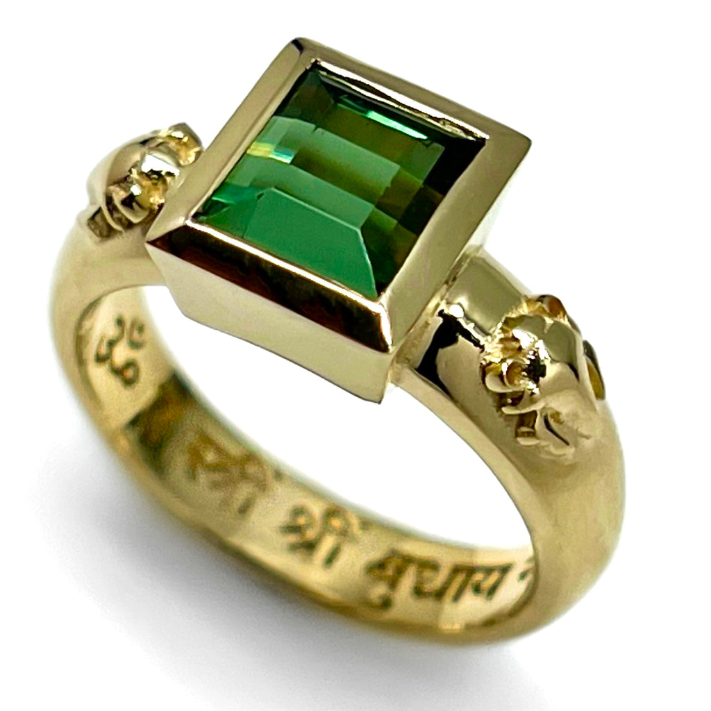 Oocha Mani - Green Tourmaline Ring for Budha (Mercury), 18K Gold, Jyotish jewelry. Vedic astrology jewelry