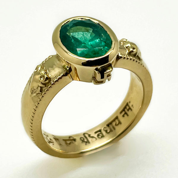 Oocha Mani - Emerald Ring for Budha (Mercury), 18K Gold.Jyotish jewelry. Vedic astrology jewelry